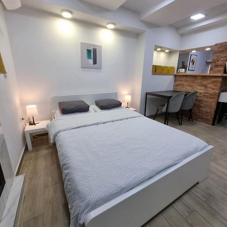 Elegant Yellow Submarine Apartment Beograd Bagian luar foto