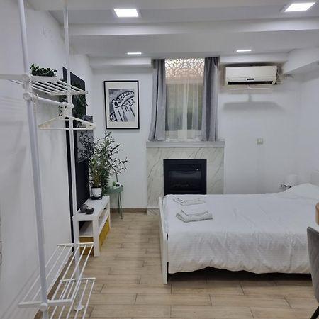 Elegant Yellow Submarine Apartment Beograd Bagian luar foto
